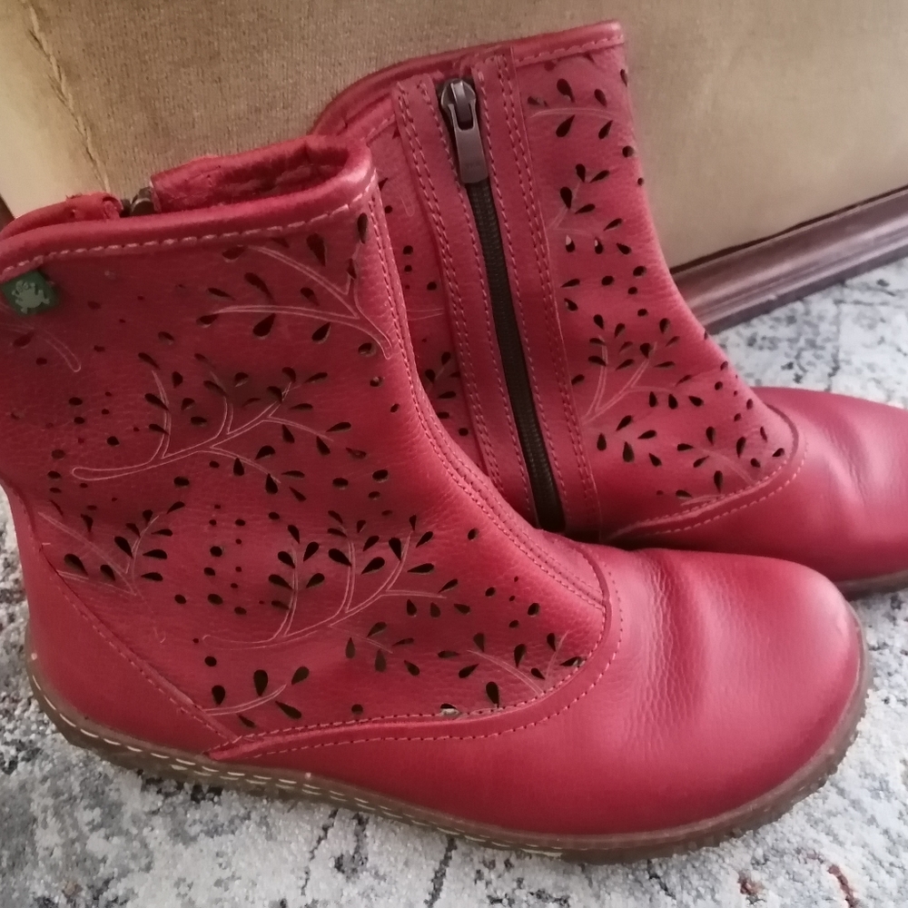 El Naturalista red leather boots size 39